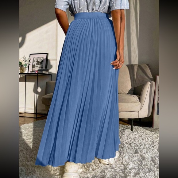 Luxeflex Pleat Skirt